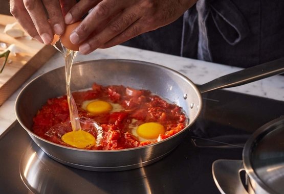 Bruk av rustfrie stekepanner med non-stick belegg