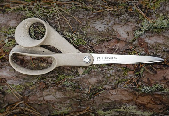 Fiskars recycled scissors on a tree trunk